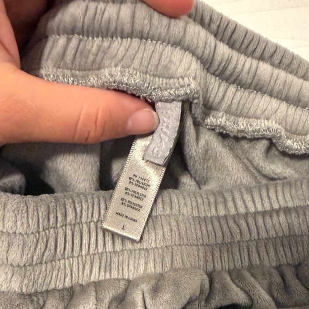 SKIMS Gray Velour Track Pants & Hoodie Set - Picture 3 of 5